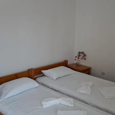 Hibiscus Pensión 3*